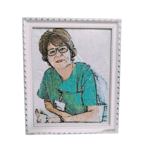 Portret Personalizat prin Broderie O Amintire Unica si Durabila